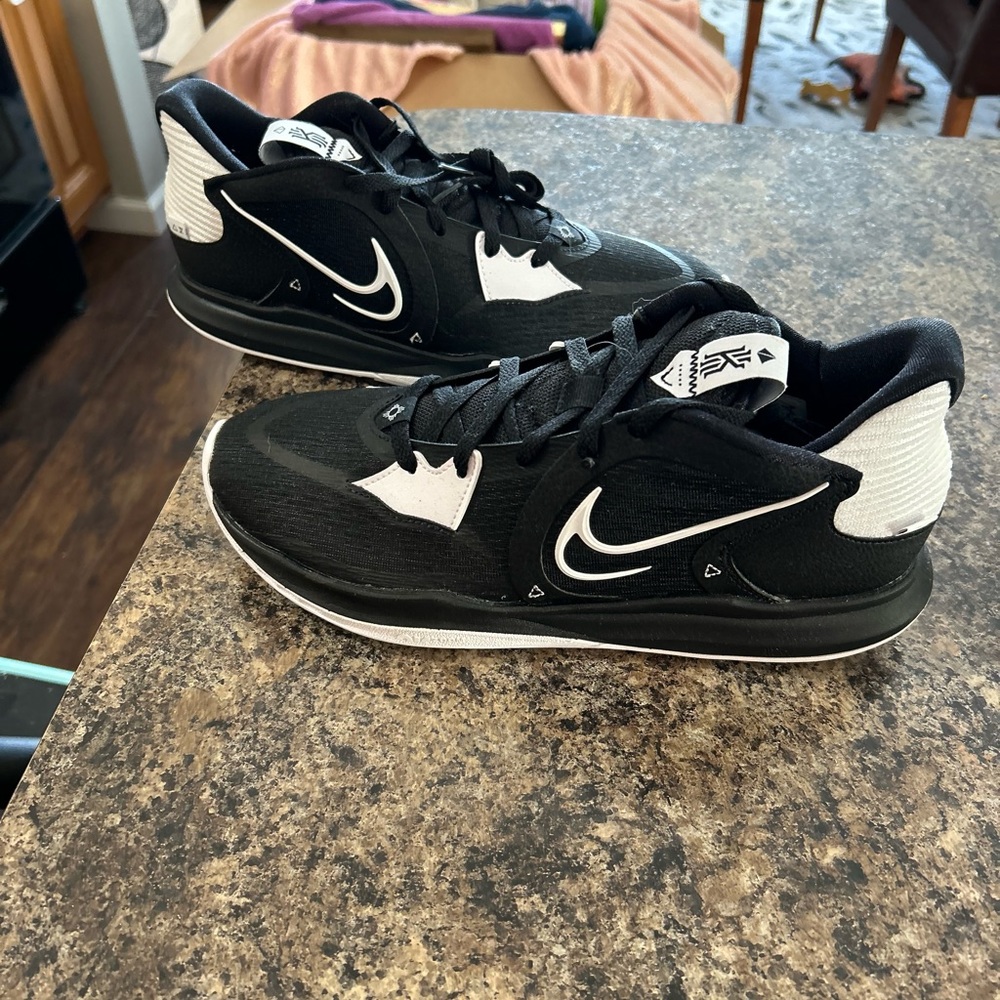 Nike Kyrie Irving basketball shoes